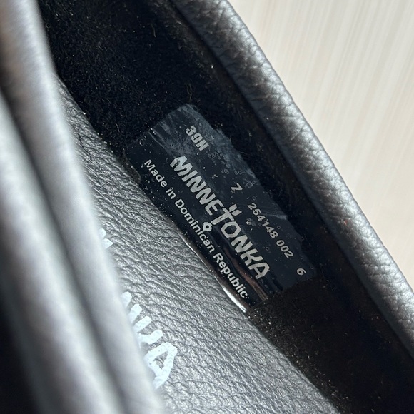 🦌 NWOT Minnetonka Deerskin Kilty Black Leather Moccasins - Picture 2 of 11